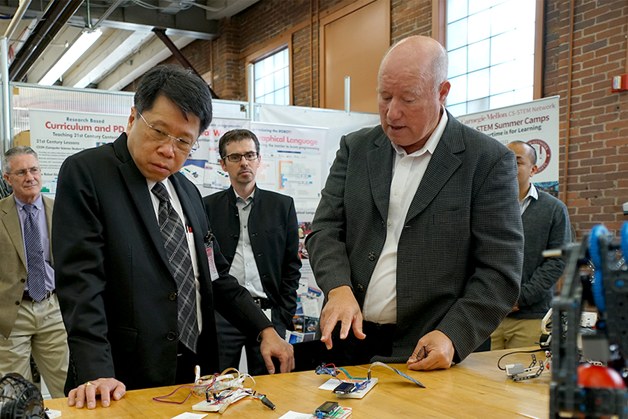 Dr. Teerakiat Jareonsettasin, Minister of Education of Thailand, visited NREC earlier this week to learn about the latest robotics and educational technologies. 
